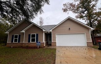 Home for Rent in Bay Minette, AL!!  SIGN A 12 MONTH LEASE BY 12/31/24 TO RECEIVE A $300 GIFT CARD UPON MOVE IN!! Available to View Now!!!