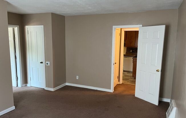 3 beds, 1 bath, $1,200