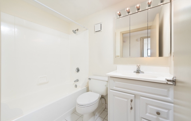 2 beds, 1 bath, 854 sqft, $3,600, Unit 4-G