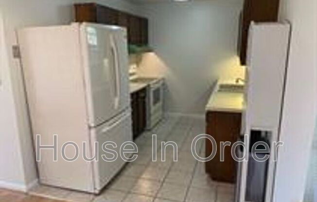 4 WESTWOOD DR