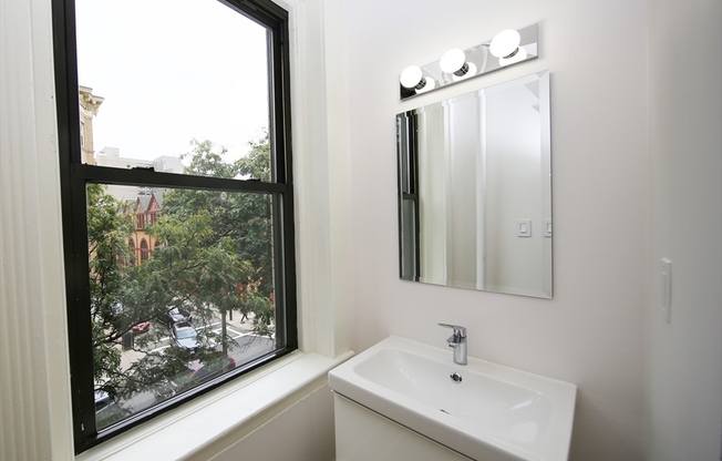 1 bed, 1 bath, 306 sqft, $2,450, Unit 19