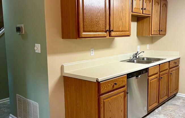 Charming 3-Bedroom Townhouse for Rent