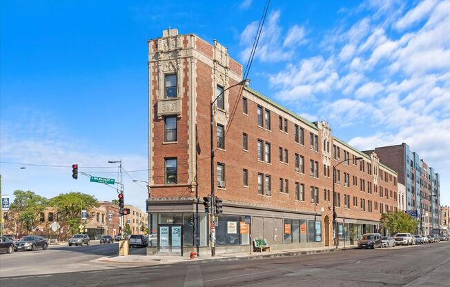 Studio, 1 bath, 396 sqft, $1,295, Unit 325