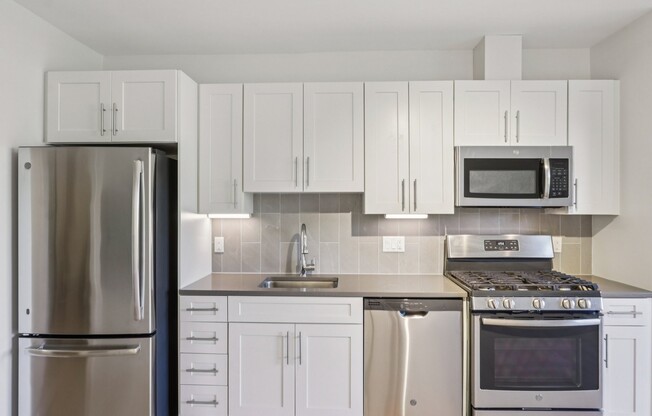 Studio, 1 bath, 447 sqft, $2,800, Unit 322