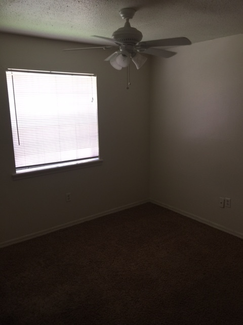 2 beds, 1 bath, 734 sqft, $825, Unit 36