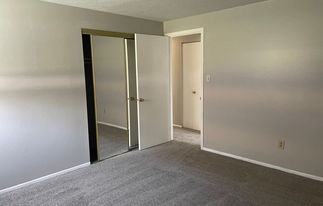 2 beds, 1 bath, 875 sqft, $960, Unit L104