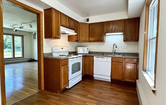 Newly Remodeled 2-Bedroom Apartment – Convenient Location!