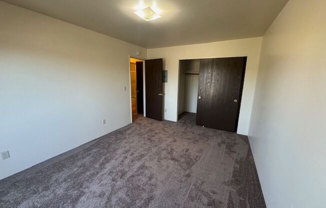 2 beds, 1 bath, $2,250, Unit 26 J