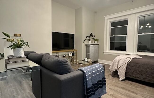 Studio, 1 bath, 350 sqft, $1,345, Unit #303