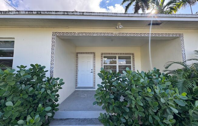 Newly Renovated 4-2 Near Downtown & Beach