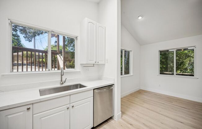 2BD/1.5BA LIGHT & BRIGHT, MILL VALLEY HOME WITH OPEN FLOOR PLAN!
