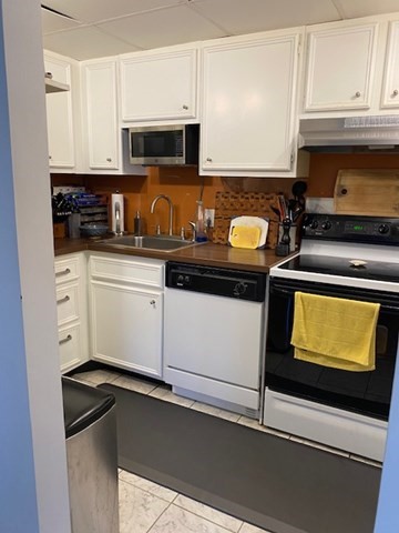 1 bed, 1 bath, 710 sqft, $2,700, Unit 4D