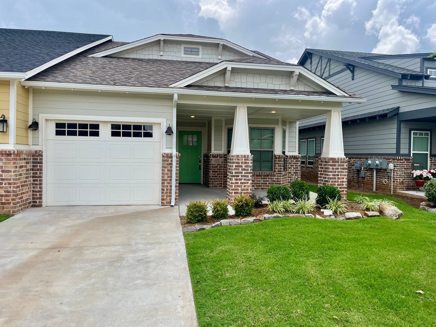 Beautiful 2 Bed 2 Bath!