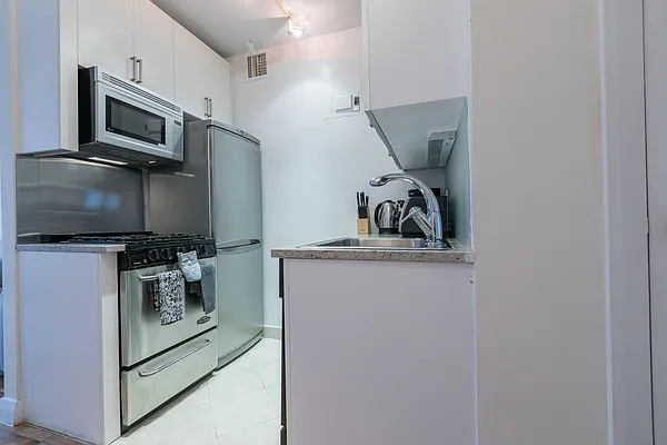 Studio, 1 bath, $3,750, Unit 14O