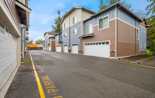 Pinnacle Townhomes: Modern Living in the Heart of Martha Lake!