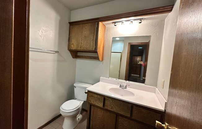 3 beds, 2 baths, $1,295