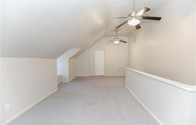 2 beds, 1 bath, $1,350, Unit 2