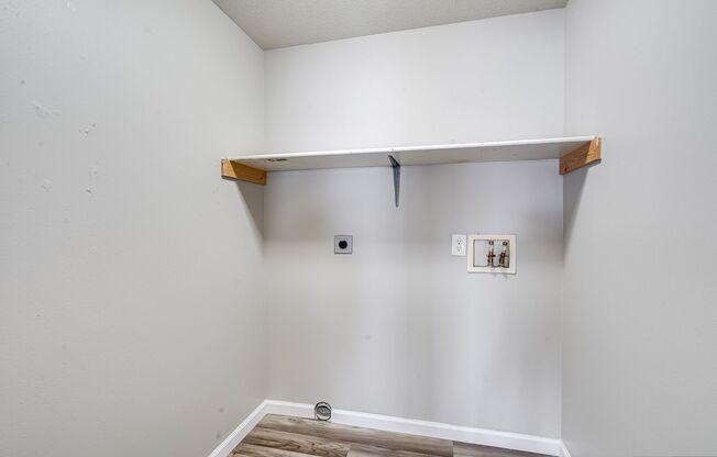 2 beds, 1 bath, 1,000 sqft, $1,199, Unit 1698 - 108