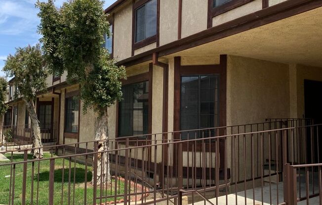 LARGE 3 BEDROOM 1.5 BATH TOWNHOUSE STYLE