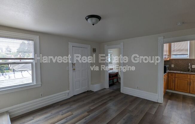 812 E 23 ST