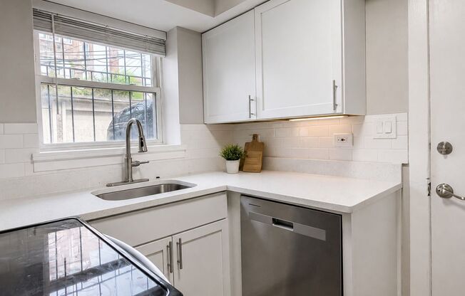 6015-23 N. Fairfield