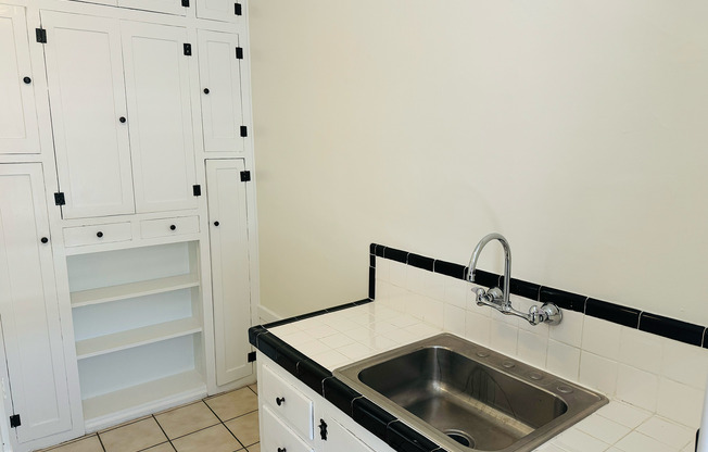 Studio, 1 bath, 420 sqft, $1,635, Unit 409