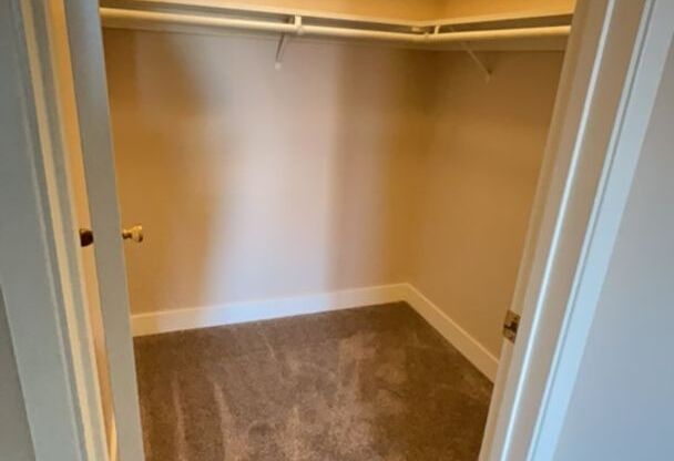 1 bed, 1 bath, 600 sqft, $1,450, Unit 1405 MAR-11