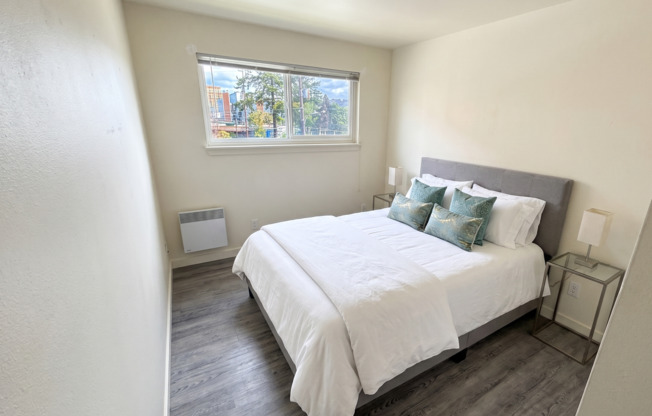 3 beds, 1 bath, $2,895, Unit R-412
