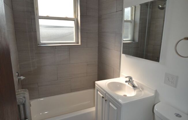 Studio, 1 bath, 700 sqft, $1,350, Unit 4828H-1N