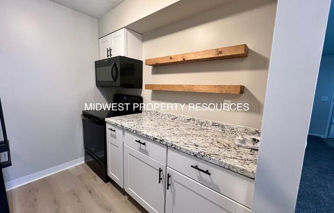 Stunning 1 Bedroom Apartment w/ Covered Parking