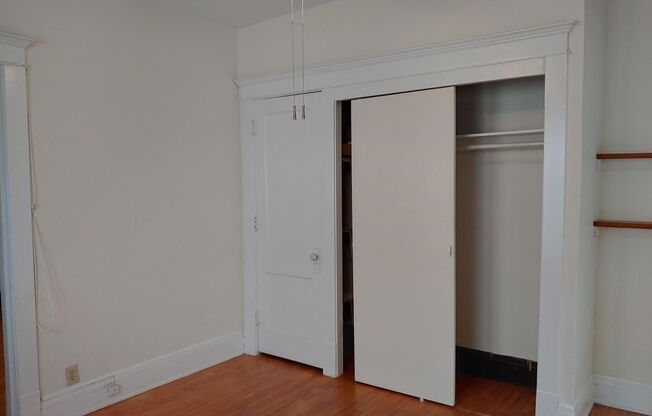 Studio, 1 bath, 400 sqft, $925, Unit 905-11