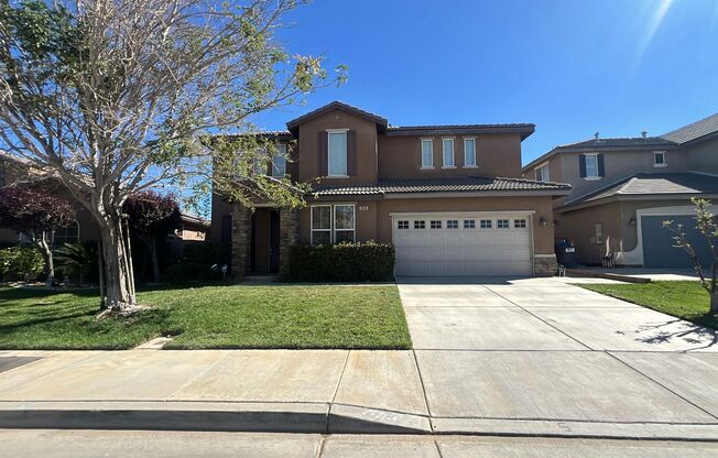 West Palmdale Home in Golf Course