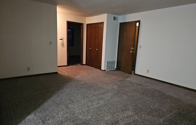 2 beds, 1 bath, $750, Unit #C