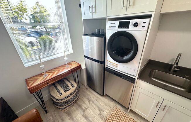 Studio, 1 bath, 288 sqft, $999, Unit 1B