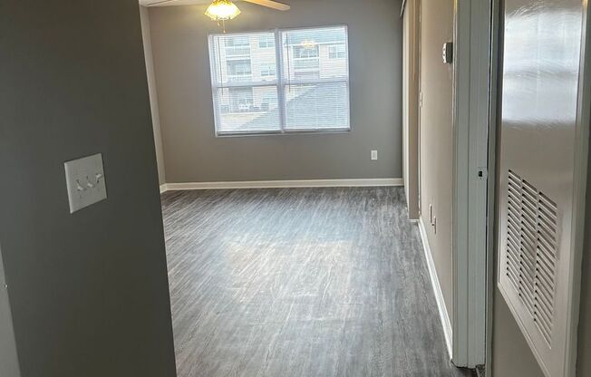 1 bed, 1 bath, 648 sqft, $925, Unit Melrose 303-Melrose-303 O