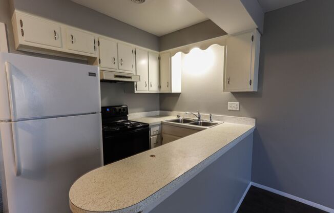 1 bed, 1 bath, 545 sqft, $705, Unit 406 Edgar St Unit 6