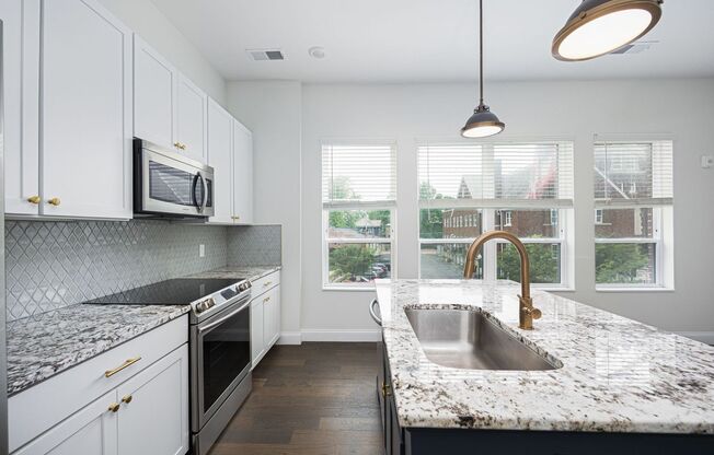 1 bed, 1 bath, 605 sqft, $1,390, Unit 405