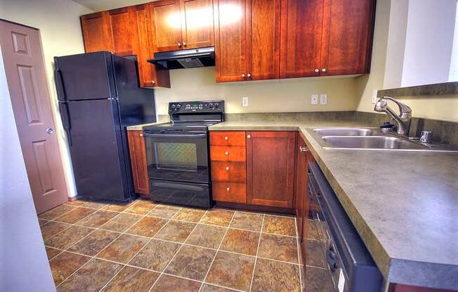 Tacoma Apartments- Heatherstone Apartments-kitchen