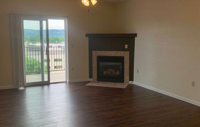 2 beds, 2 baths, 1,067 sqft, $1,725, Unit 707