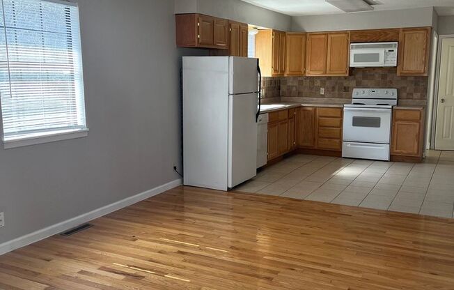 2 beds, 1 bath, $900