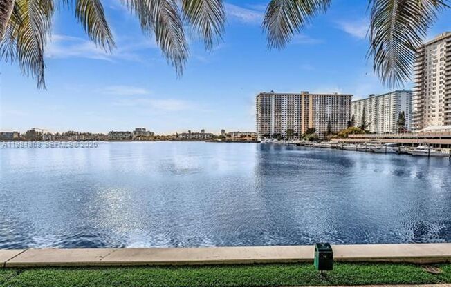 2 beds, 2 baths, 1,116 sqft, $4,000, Unit 17150 N Bay Rd # 2205