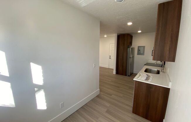 Studio, 1 bath, $999, Unit 05