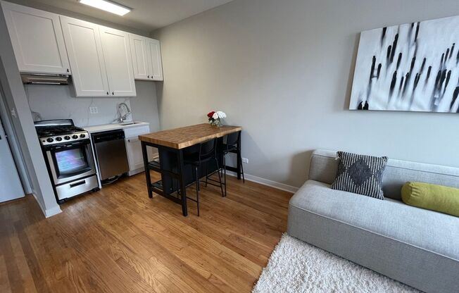 Studio, 1 bath, $1,275, Unit 318