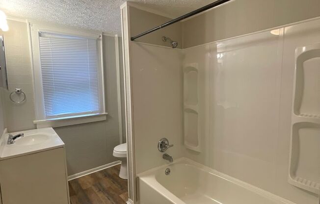 3 beds, 1 bath, $1,145