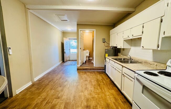 1 bed, 1 bath, $585, Unit UNIT D