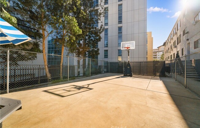 2 beds, 1 bath, 618 sqft, $2,850, Unit 524