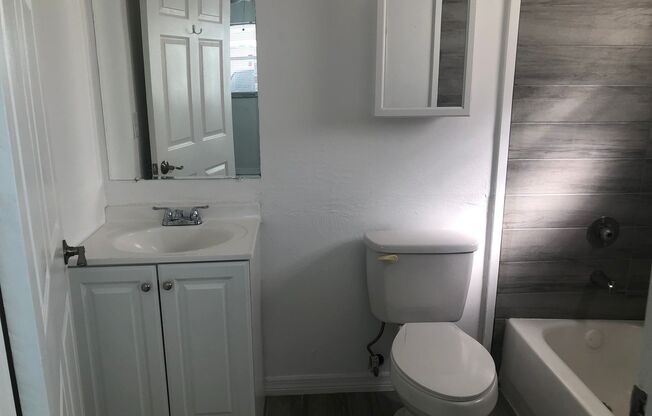 2 beds, 2 baths, 1,000 sqft, $1,350, Unit Unit B