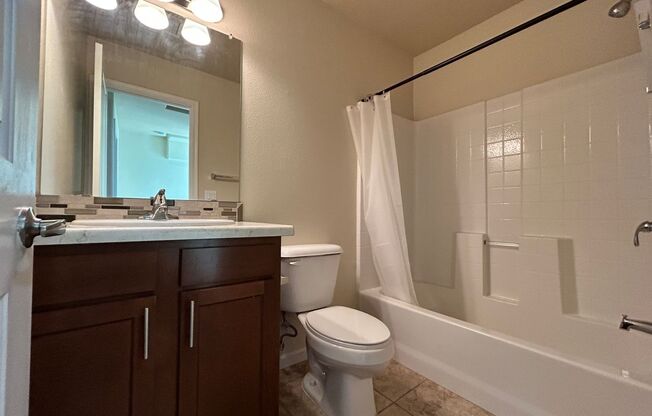 3 beds, 2.5 baths, 1,194 sqft, $1,595, Unit Unit 12