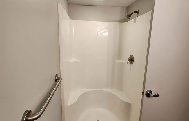 Studio, 1 bath, 431 sqft, $995, Unit Unit 303