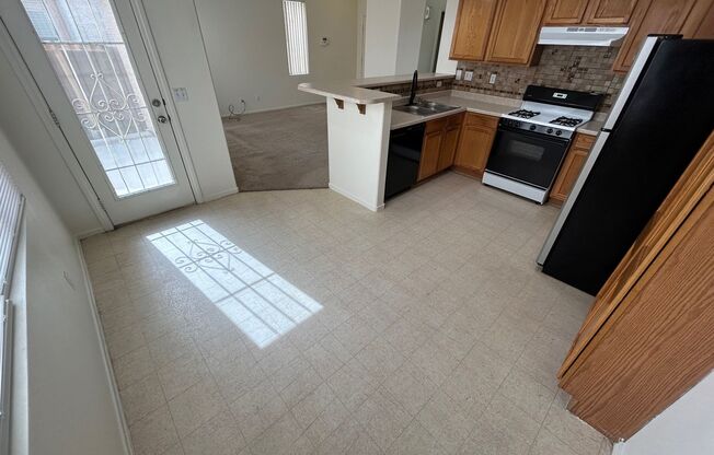 ADORABLE 3 BEDROOM 2.5 BATHROOM LOCATED IN NORTH LAS VEGAS IN A GATED COMMUNITY